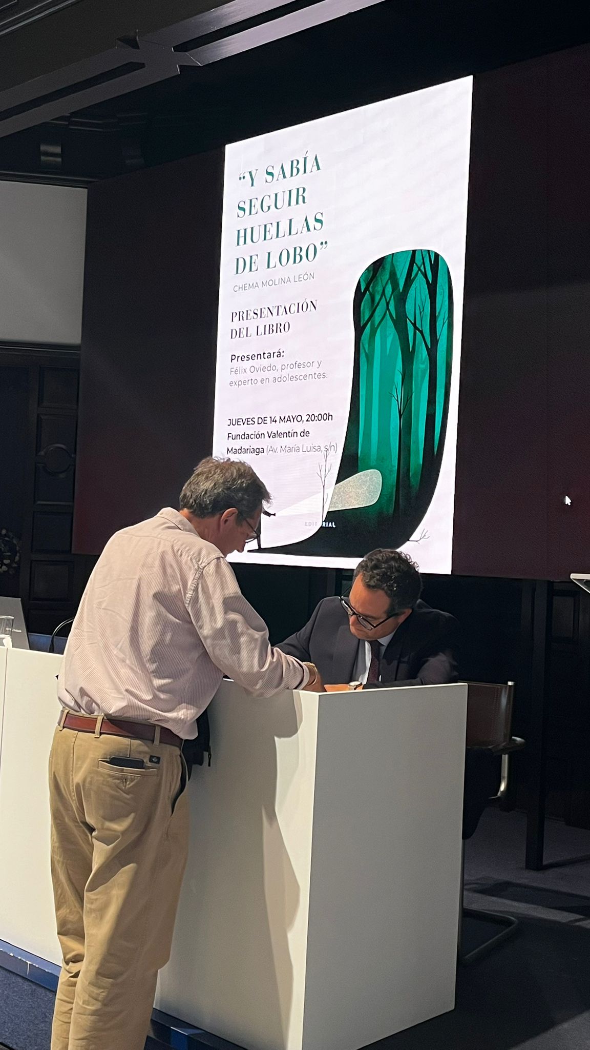 Presentación en Sevilla de "Y sabía seguir huellas de lobo"
